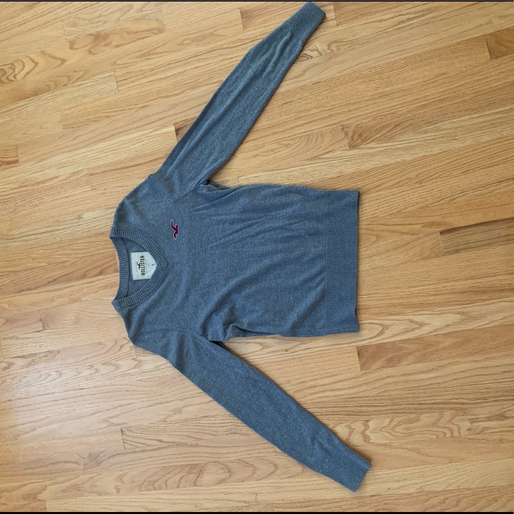HOLLISTER VNeck sweater